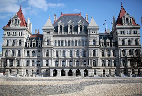 Член Ассамблеи штата Нью-Йорк предлагает рассмотреть возможность выпуска государственной криптовалюты